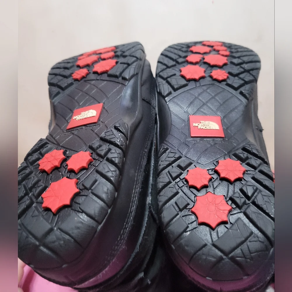 The North Face Women's Winter‎ Boots 200 Gram Primaloft Size 9.5 Waterproof